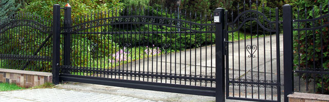 Simple aluminum fence